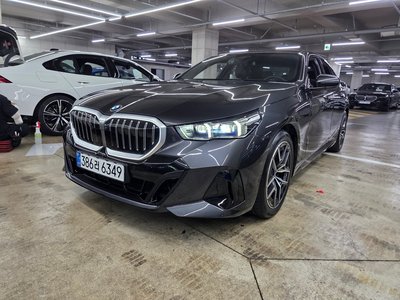 2026 BMW 5 SERIES photo 1