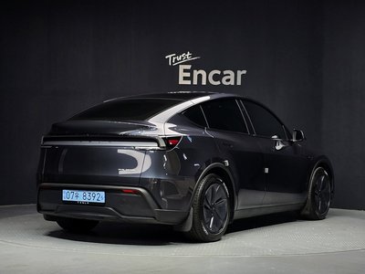 TESLA MODEL Y - 4