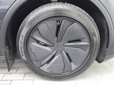 TESLA MODEL Y - 8