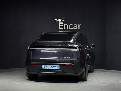 TESLA MODEL Y - 3