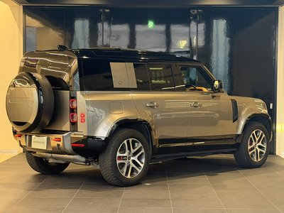 LAND ROVER DEFENDER - 9