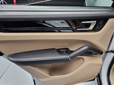 صورة مصغرة 15 لـ 2023 Porsche CAYENNE