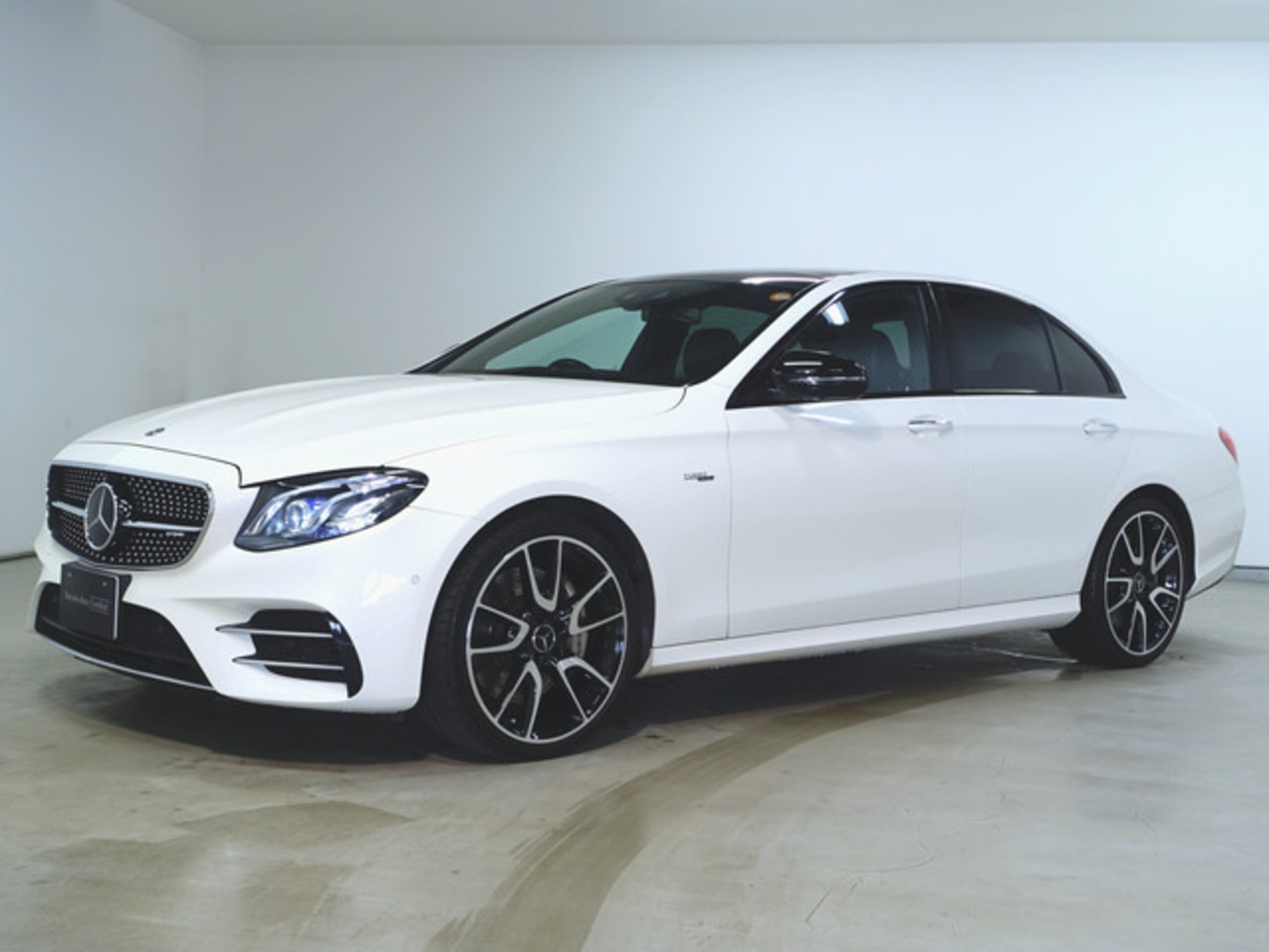 MERCEDES-BENZ E-CLASS AMG - View 1