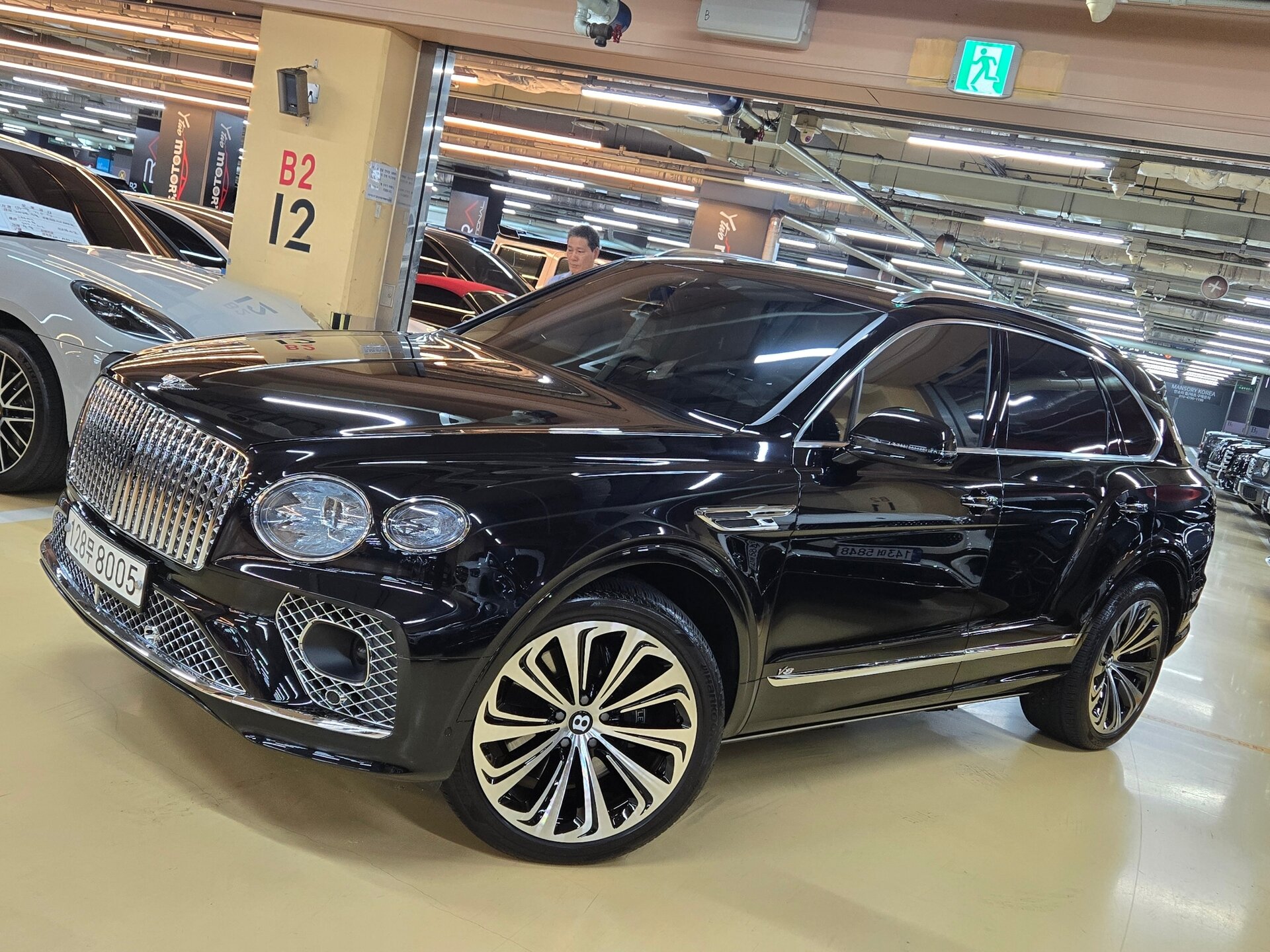 BENTLEY BENTAYGA - View 1