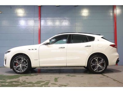 2021 Maserati LEVANTE photo 3