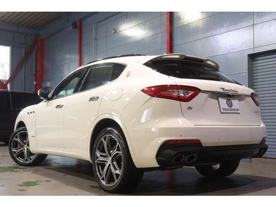 2021 Maserati LEVANTE photo 4