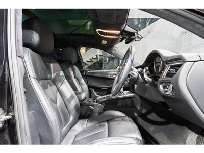PORSCHE MACAN - 3
