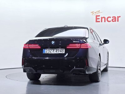 2025 BMW 5 SERIES 照片 3