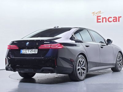 2025 BMW 5 SERIES 照片 4