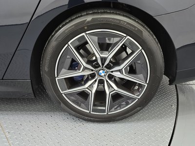 2025 BMW 5 SERIES 照片 8