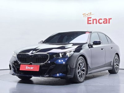2025 BMW 5 SERIES 照片 1