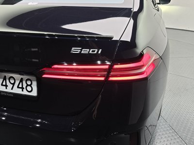 2025 BMW 5 SERIES 照片 10