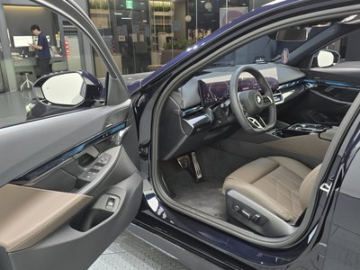صورة مصغرة 13 لـ 2025 BMW 5 SERIES