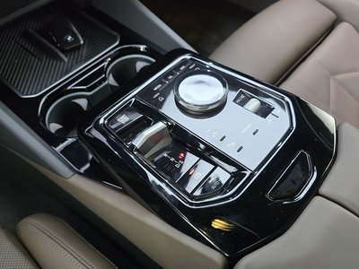 صورة مصغرة 12 لـ 2025 BMW 5 SERIES