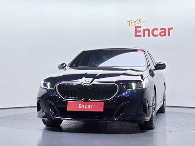 2025 BMW 5 SERIES 照片 2