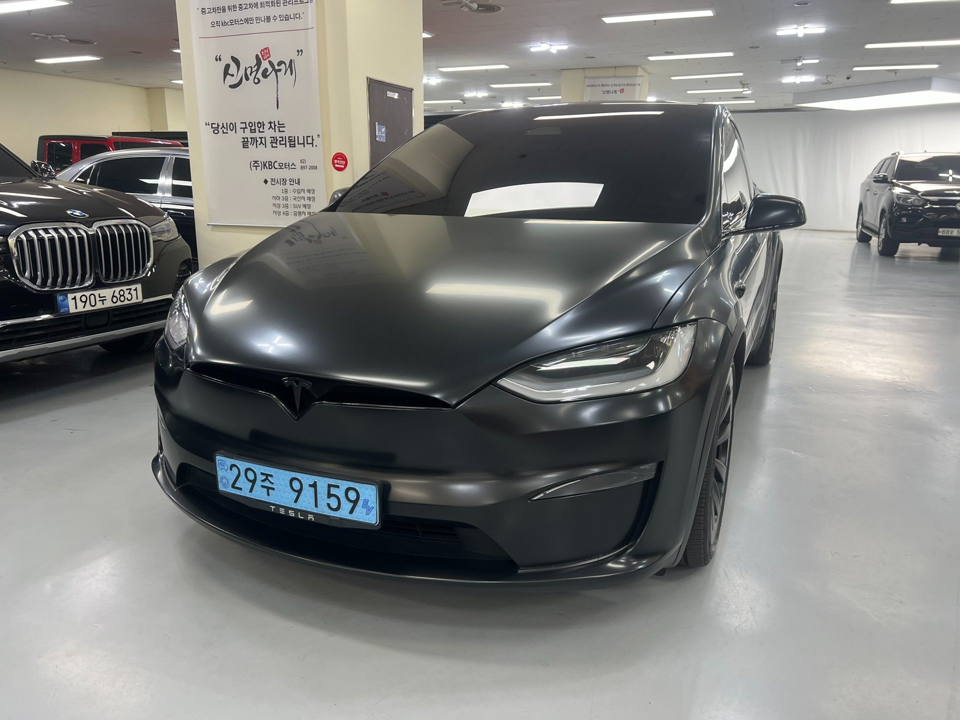 TESLA MODEL X - View 1