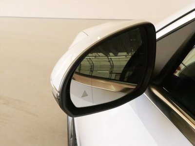 صورة 6 لـ 2023 Mercedes-BENZ C-CLASS