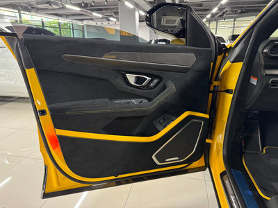 LAMBORGHINI URUS - 7