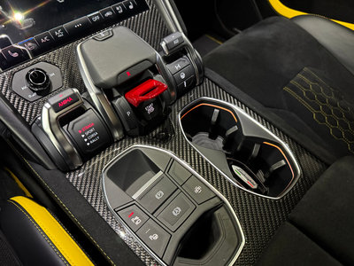 LAMBORGHINI URUS - 10