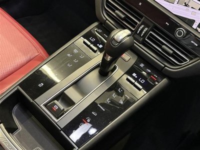 2023 Porsche MACAN thumbnail 24