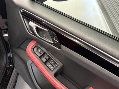 2023 Porsche MACAN thumbnail 15