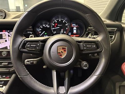2023 Porsche MACAN thumbnail 28