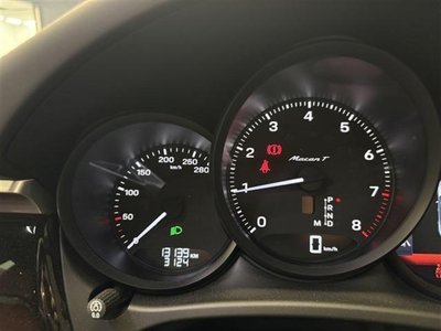 2023 Porsche MACAN thumbnail 21