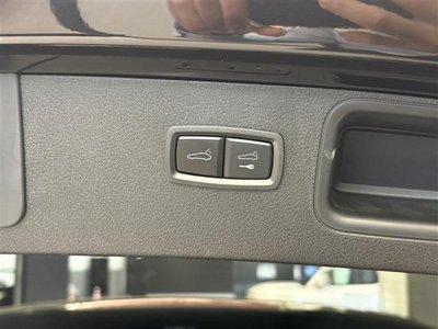 2023 Porsche MACAN thumbnail 31