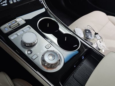 صورة 9 لـ 2024 Genesis GV70