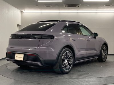 PORSCHE MACAN - 2