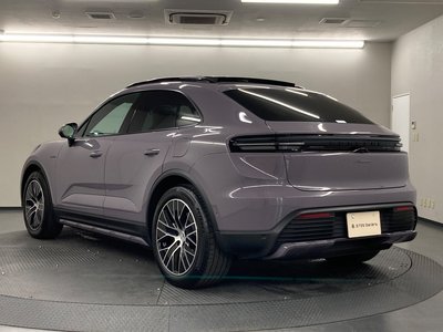 PORSCHE MACAN - 10