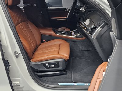 2025 BMW X7 thumbnail 11