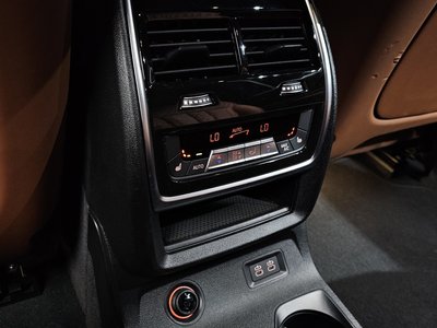 2025 BMW X7 thumbnail 18
