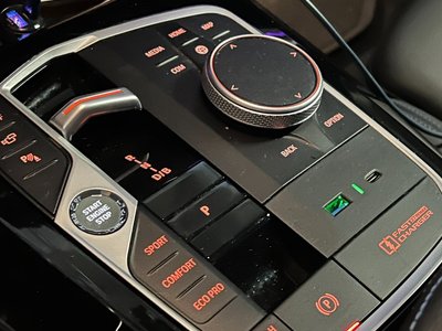 صورة 4 لـ 2024 BMW IX3