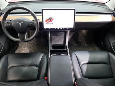 TESLA MODEL 3 - 5