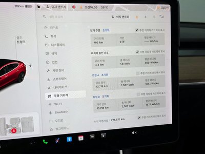 TESLA MODEL 3 - 8