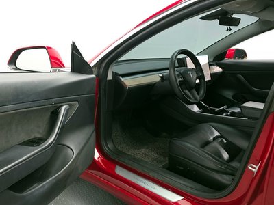 TESLA MODEL 3 - 10
