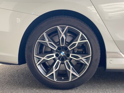 BMW I7 2024 thumbnail 30
