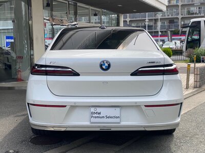 BMW I7 2024 thumbnail 19