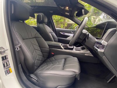 BMW I7 2024 thumbnail 21