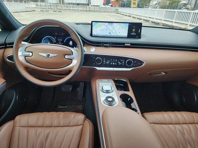 صورة 8 لـ 2023 Genesis GV70