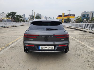 صورة 2 لـ 2023 Genesis GV70