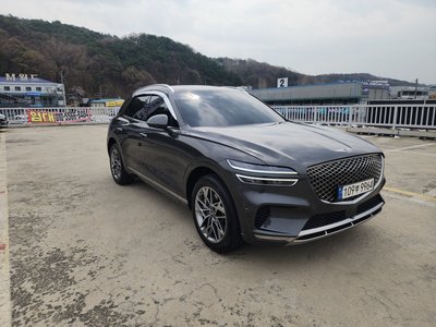 صورة 1 لـ 2023 Genesis GV70