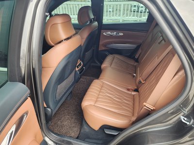 صورة 10 لـ 2023 Genesis GV70