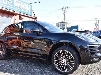 PORSCHE MACAN - 5