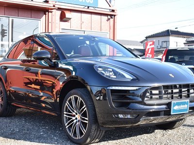 PORSCHE MACAN - 4