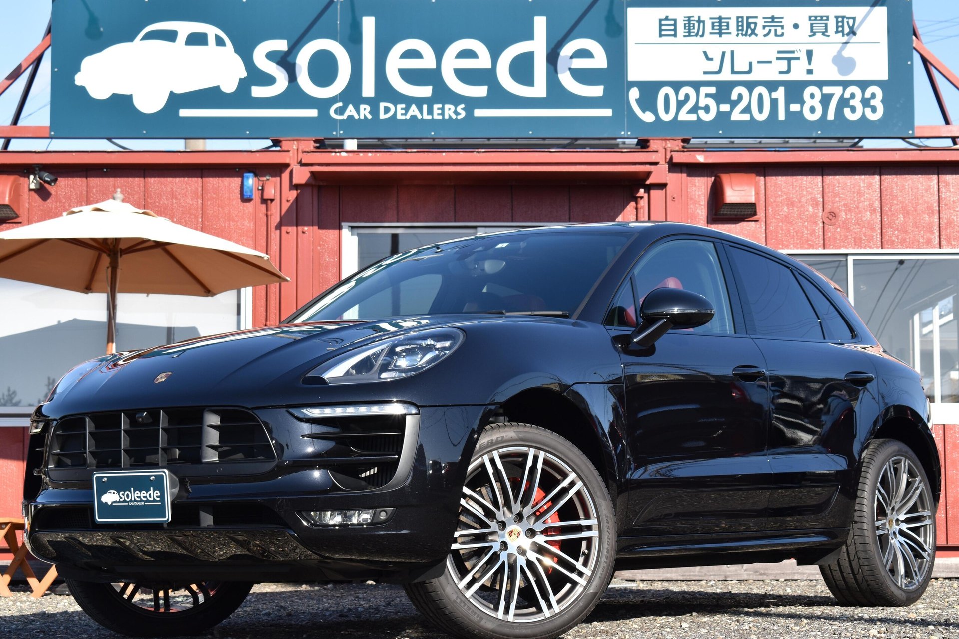 PORSCHE MACAN - View 1