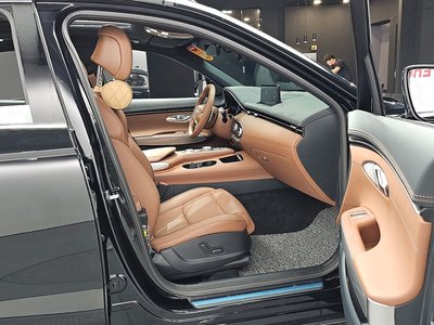 2023 Genesis GV70 — миниатюра 11