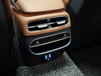 2023 Genesis GV70 — миниатюра 18