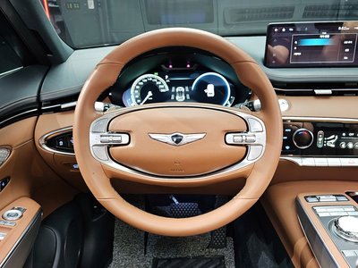 2023 Genesis GV70 — миниатюра 13